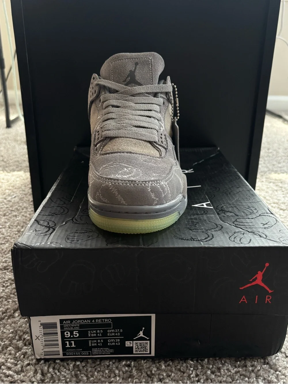 Jordan 4 Retro x KAWS Men’s Sneakers 👟